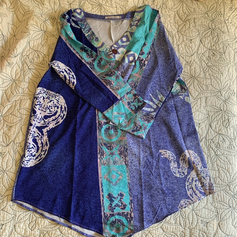 Long flowing top, never worn
